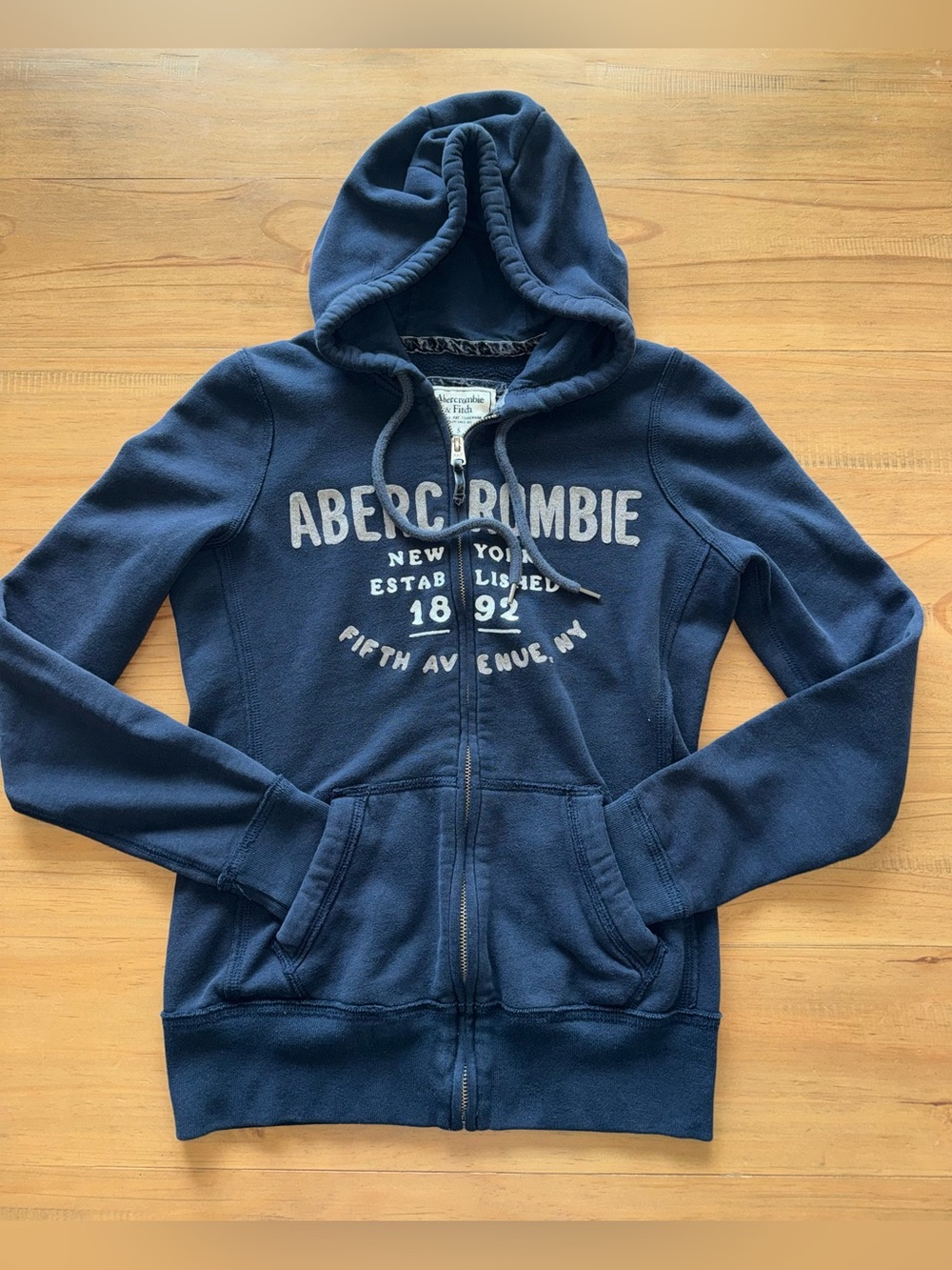 Vintage Y2K Abercrombie & Fitch “Fifth Avenue, NY” full-zip navy Hoodie Small